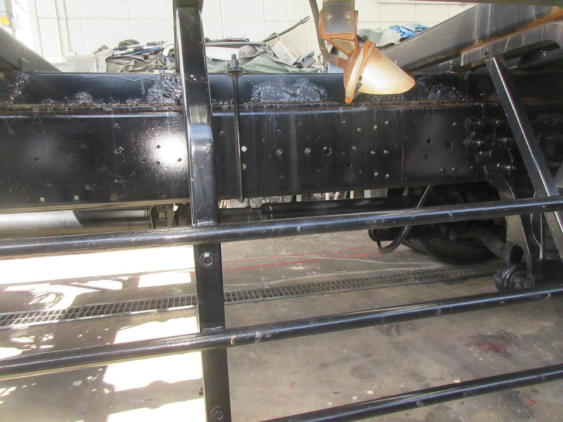 クオン低走行コンテナ専用車|中古トラックの販売・買取・査定のアイナビ