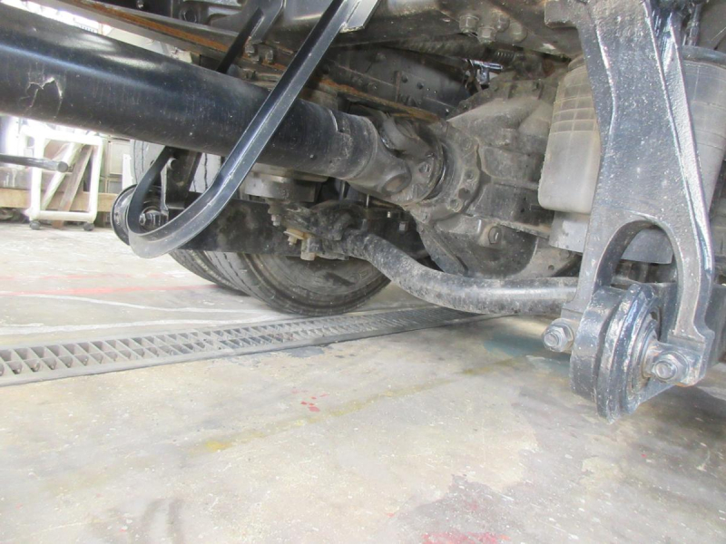 クオン低走行コンテナ専用車|中古トラックの販売・買取・査定のアイナビ