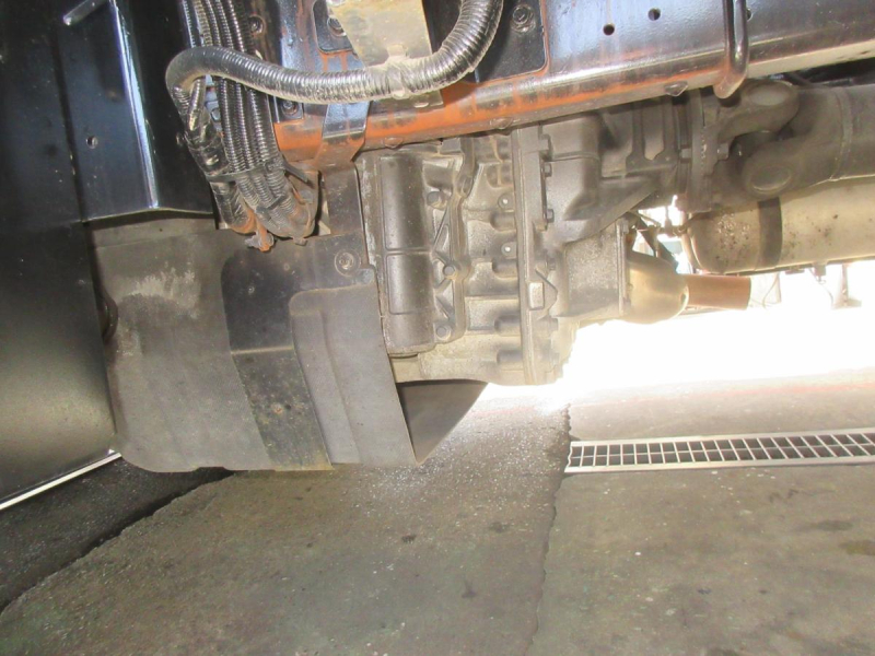 クオン低走行コンテナ専用車|中古トラックの販売・買取・査定のアイナビ