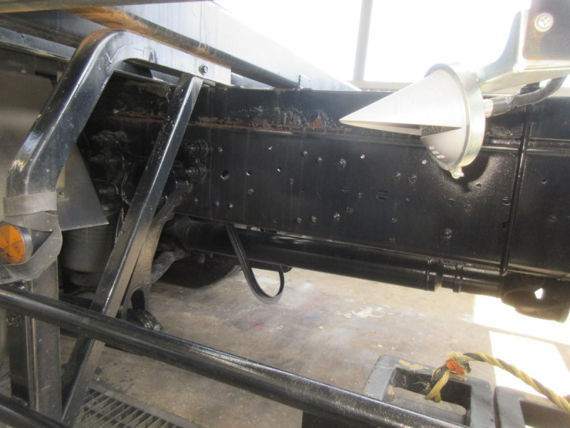 クオン低走行コンテナ専用車|中古トラックの販売・買取・査定のアイナビ