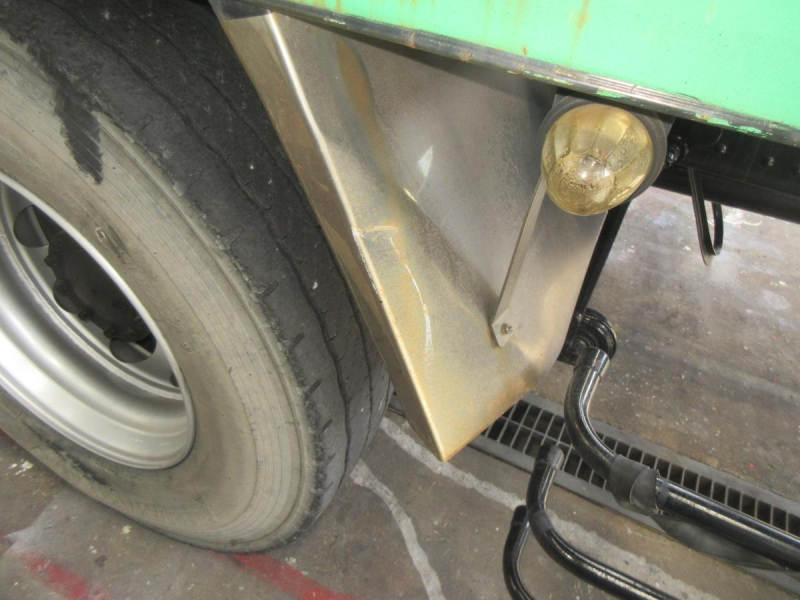 クオン低走行コンテナ専用車|中古トラックの販売・買取・査定のアイナビ