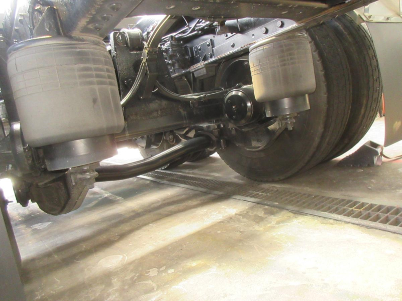 クオン低走行コンテナ専用車|中古トラックの販売・買取・査定のアイナビ