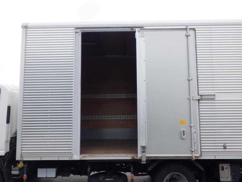 ワイドロング格納ゲート全低床積載3tAT車輌総重量6,845kg|中古トラックの販売・買取・査定のアイナビ