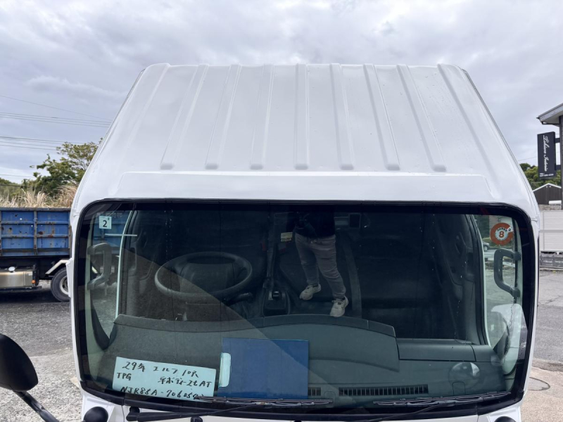 エルフ 10尺平ボディー AT車 車検付き 積載2000kg|中古トラックの販売・買取・査定のアイナビ