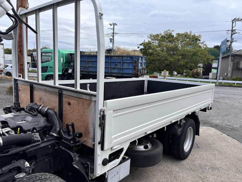 エルフ 10尺平ボディー AT車 車検付き 積載2000kg|中古トラックの販売・買取・査定のアイナビ