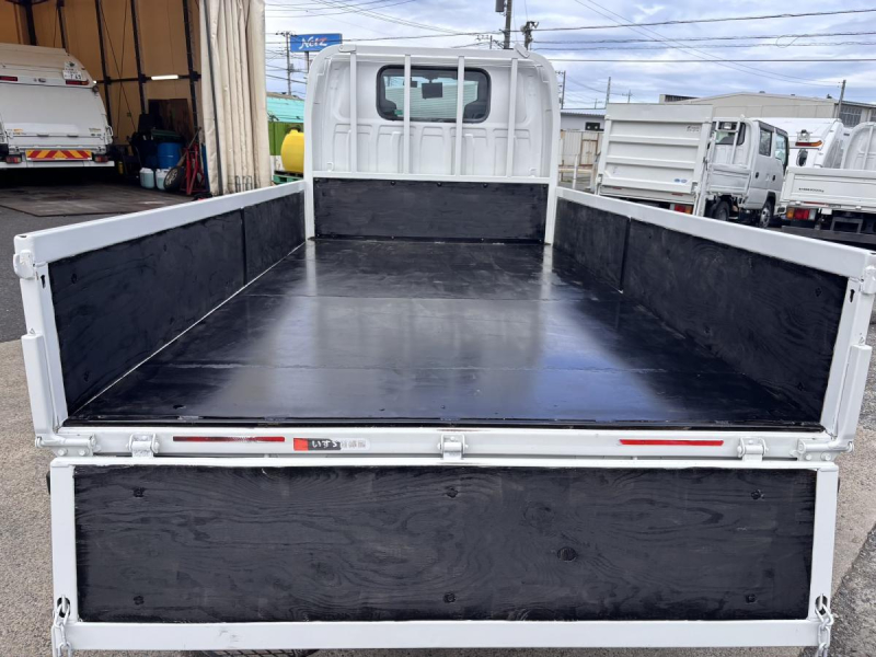 エルフ 10尺平ボディー AT車 車検付き 積載2000kg|中古トラックの販売・買取・査定のアイナビ