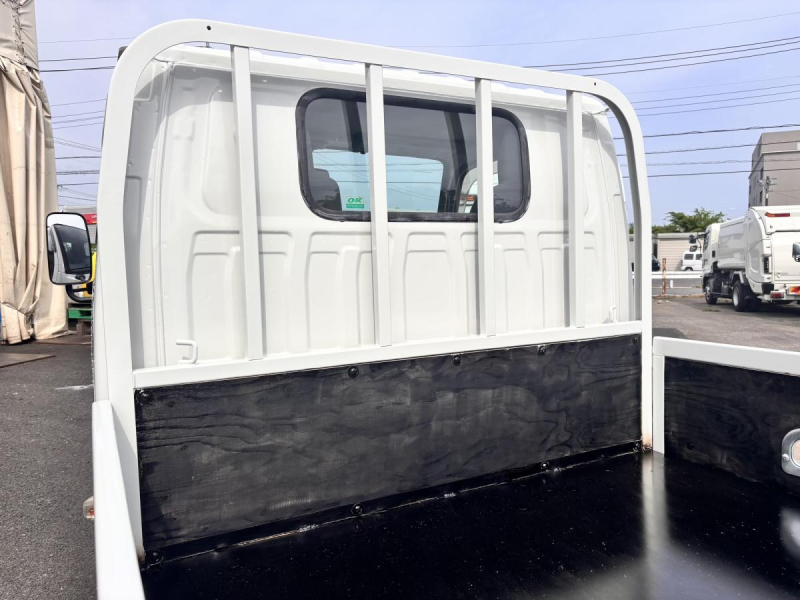 エルフ 10尺平ボディー AT車 積載1550kg|中古トラックの販売・買取・査定のアイナビ