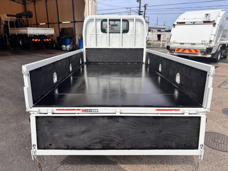 エルフ 10尺平ボディー AT車 積載1550kg|中古トラックの販売・買取・査定のアイナビ