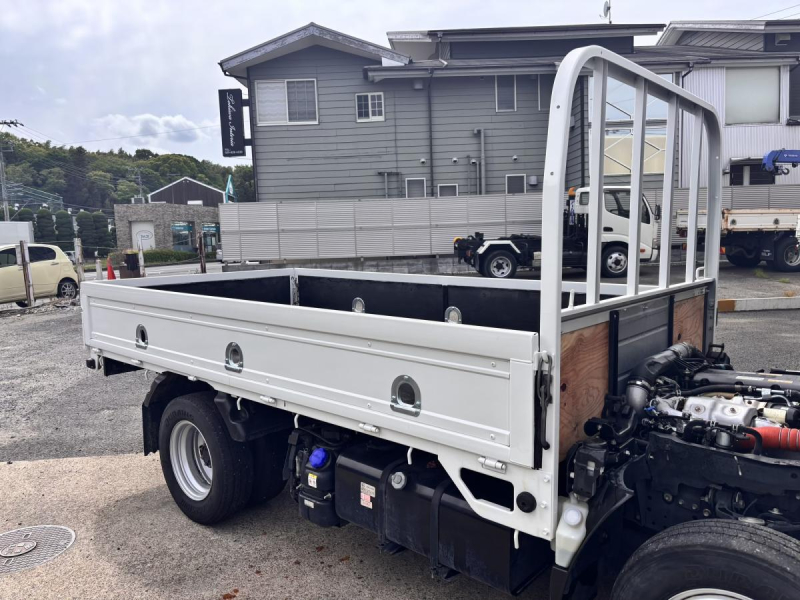 エルフ 10尺平ボディー AT車 積載1550kg|中古トラックの販売・買取・査定のアイナビ