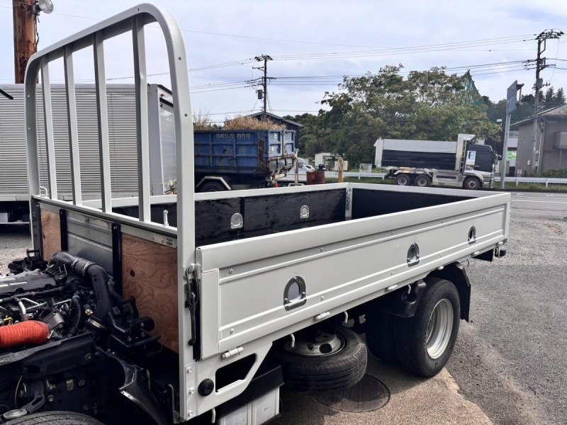 エルフ 10尺平ボディー AT車 積載1550kg|中古トラックの販売・買取・査定のアイナビ