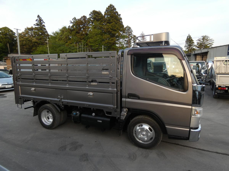 H 28 2トン　平ボディー　マニュアル|中古トラックの販売・買取・査定のアイナビ