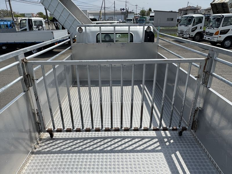 家畜運搬車　積載3.5t|中古トラックの販売・買取・査定のアイナビ