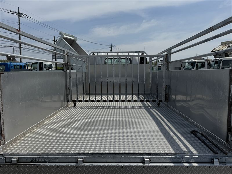家畜運搬車　積載3.5t|中古トラックの販売・買取・査定のアイナビ