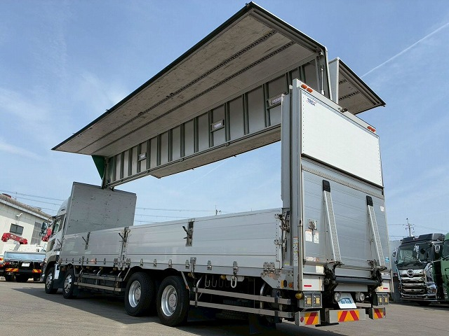 ワンオーナーハイルーフ8×44軸低床2デフ410馬力|中古トラックの販売・買取・査定のアイナビ