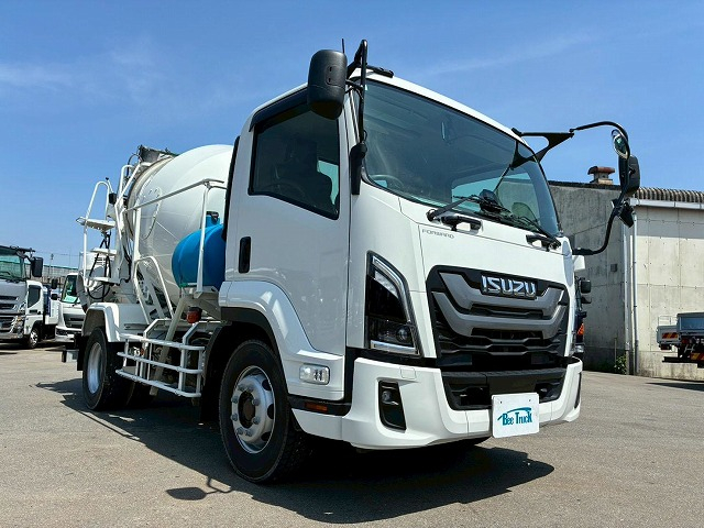 保証対象車両増トンショートキャブカヤバ工業KYB240馬力|中古トラックの販売・買取・査定のアイナビ