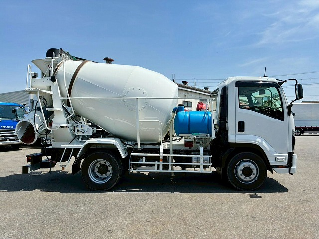 保証対象車両増トンショートキャブカヤバ工業KYB240馬力|中古トラックの販売・買取・査定のアイナビ