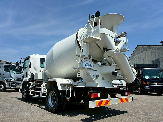 保証対象車両増トンショートキャブカヤバ工業KYB240馬力|中古トラックの販売・買取・査定のアイナビ