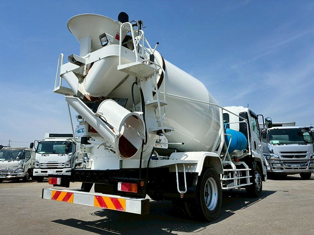 保証対象車両増トンショートキャブカヤバ工業KYB240馬力|中古トラックの販売・買取・査定のアイナビ