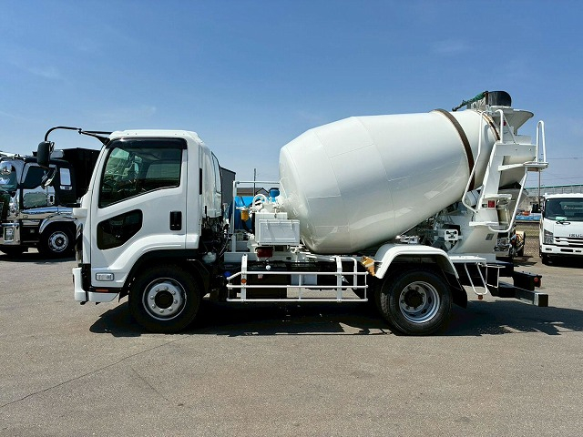 保証対象車両増トンショートキャブカヤバ工業KYB240馬力|中古トラックの販売・買取・査定のアイナビ