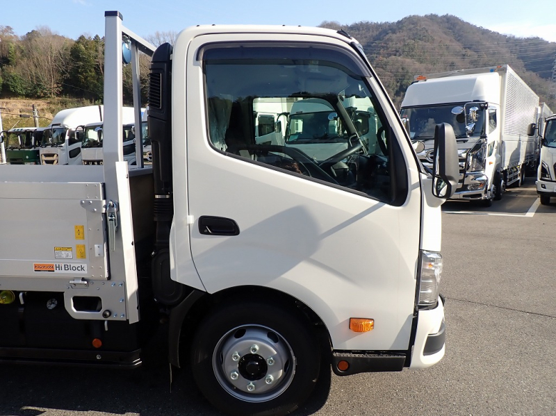 未使用 アルミ平 ワイド 超ロング 積載3.5t 150PS 6速|中古トラックの販売・買取・査定のアイナビ