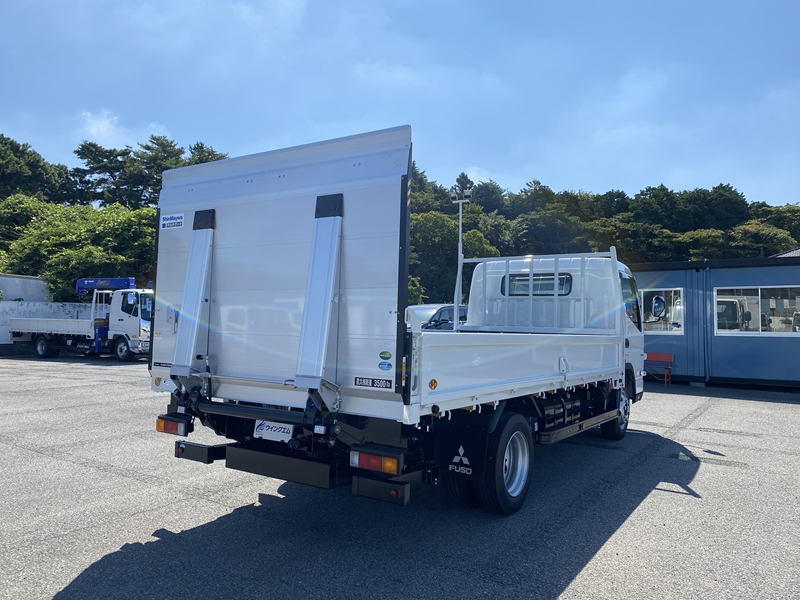 キャンター　ワイドロング　全低床　木製　マルチゲート付　積載3,500kg|中古トラックの販売・買取・査定のアイナビ