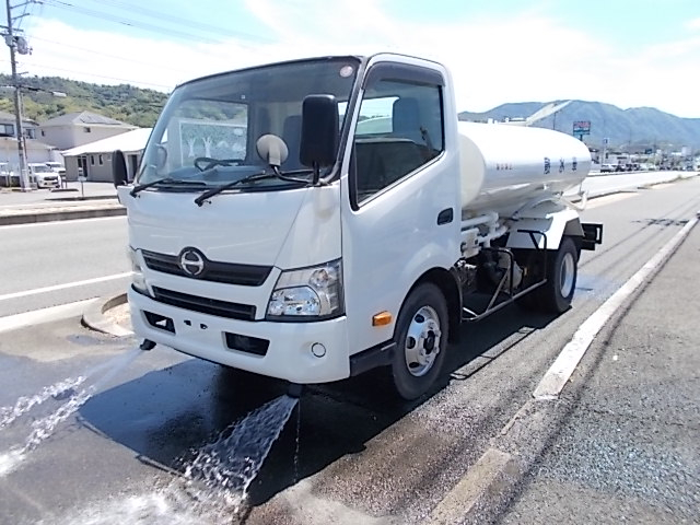 デユトロ 前後散水車 PTO付|中古トラックの販売・買取・査定のアイナビ