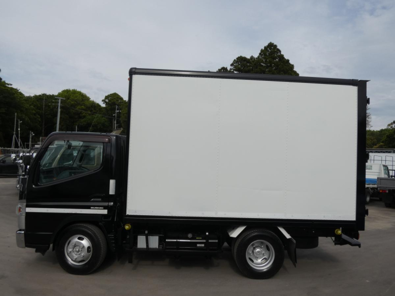 H261.25トン パネルバン オートマ|中古トラックの販売・買取・査定のアイナビ