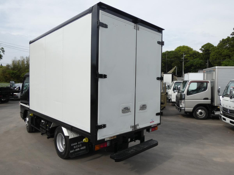 H261.25トン パネルバン オートマ|中古トラックの販売・買取・査定のアイナビ