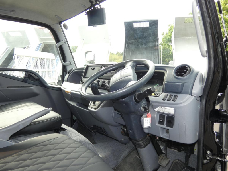 H261.25トン パネルバン オートマ|中古トラックの販売・買取・査定のアイナビ