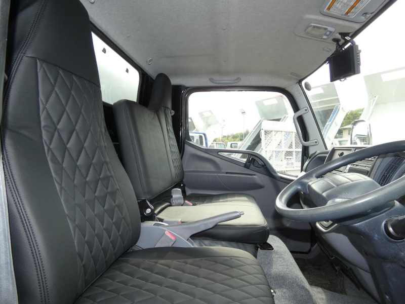 H261.25トン パネルバン オートマ|中古トラックの販売・買取・査定のアイナビ