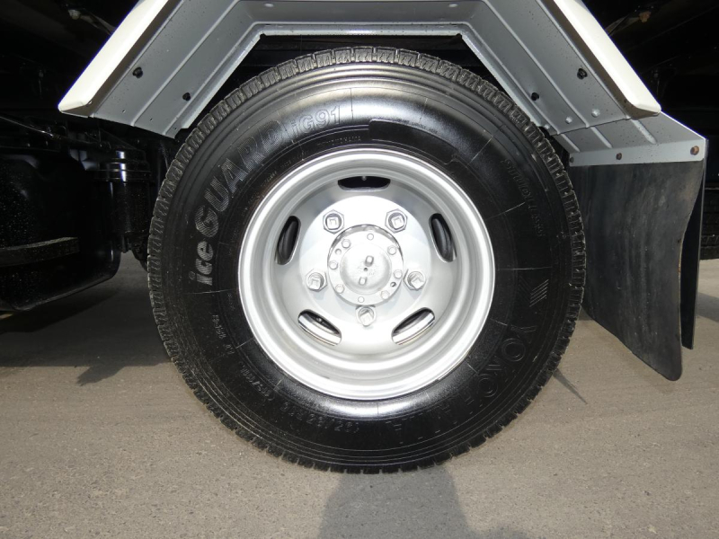 H261.25トン パネルバン オートマ|中古トラックの販売・買取・査定のアイナビ