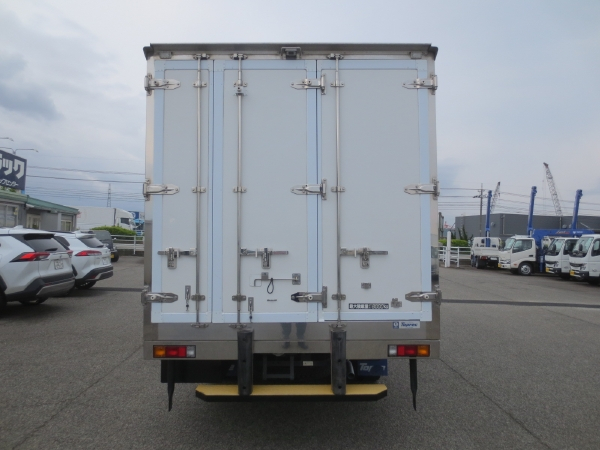 三菱キャンターワイドロング冷蔵冷凍車|中古トラックの販売・買取・査定のアイナビ