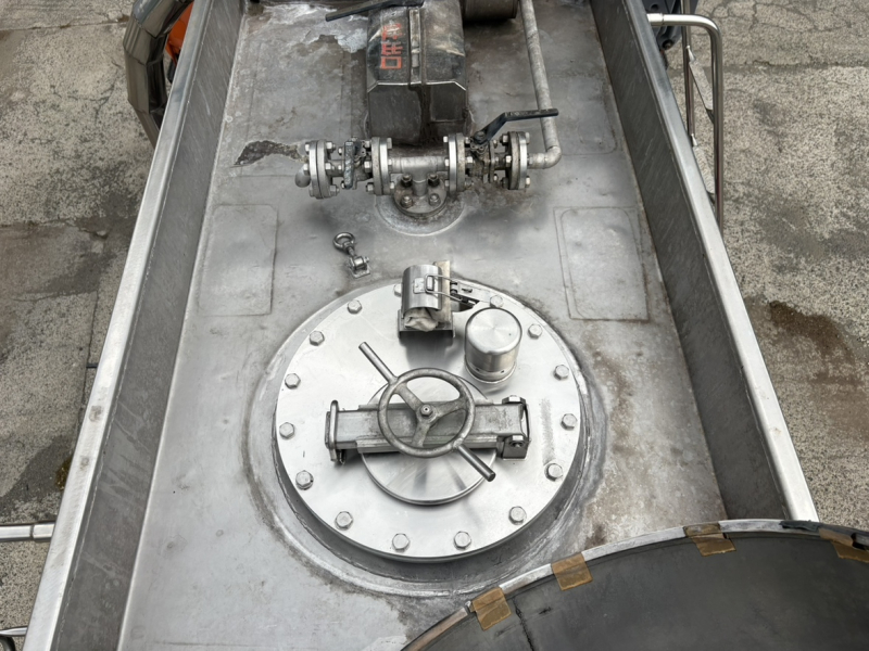 H18年式、ギガ、PTOポンプ付タンク車|中古トラックの販売・買取・査定のアイナビ