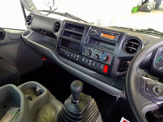 デュトロ3t4WD高床ワイドロングユニック4段クレーン未使用|中古トラックの販売・買取・査定のアイナビ