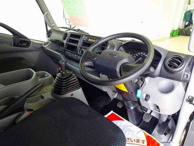 デュトロ3t4WD高床ワイドロングユニック4段クレーン未使用|中古トラックの販売・買取・査定のアイナビ