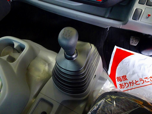 デュトロ3t4WD高床ワイドロングユニック4段クレーン未使用|中古トラックの販売・買取・査定のアイナビ