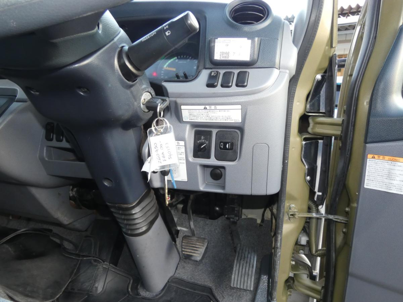 H27 1.5トン Wキャブ オートマ|中古トラックの販売・買取・査定のアイナビ