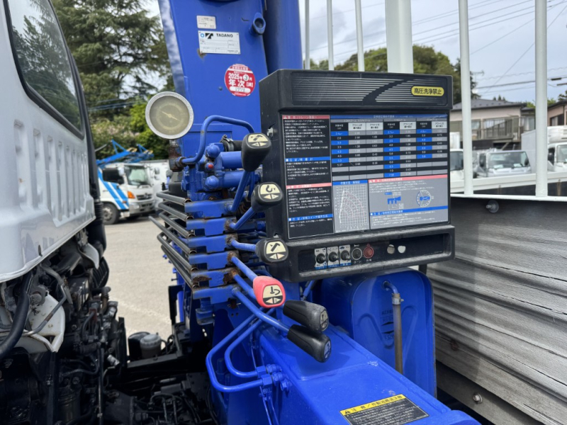2.9t吊4段ブームタダノZE304Hラジコン付き|中古トラックの販売・買取・査定のアイナビ