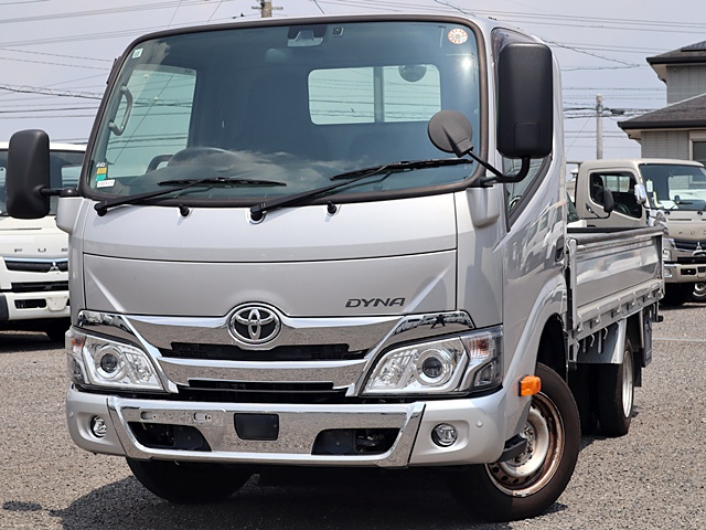 平ボディ　ジャストロー　セーフティセンス　積載1550kg|中古トラックの販売・買取・査定のアイナビ