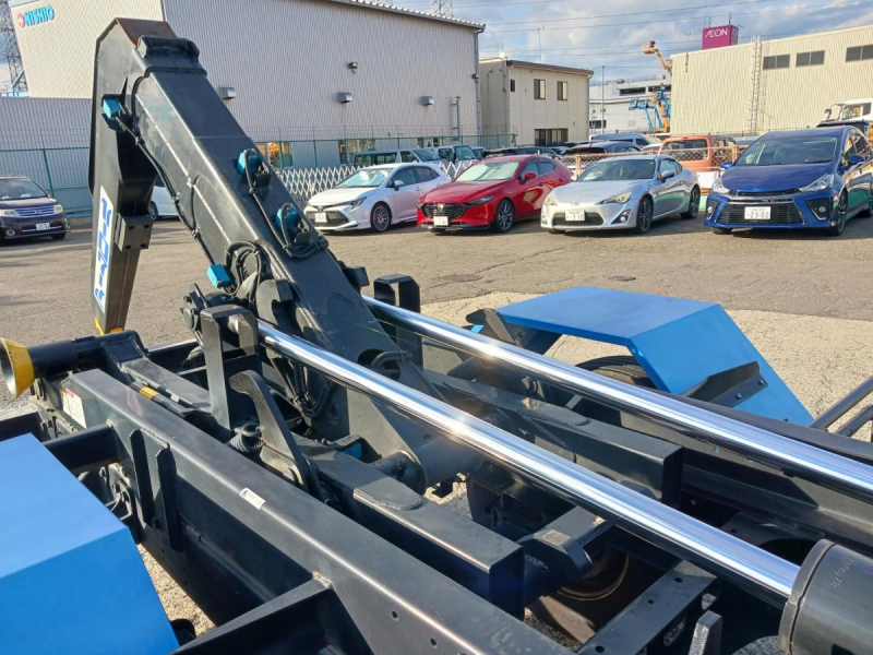 距離少ない、やる気になる新品純正メッキフェンダー|中古トラックの販売・買取・査定のアイナビ