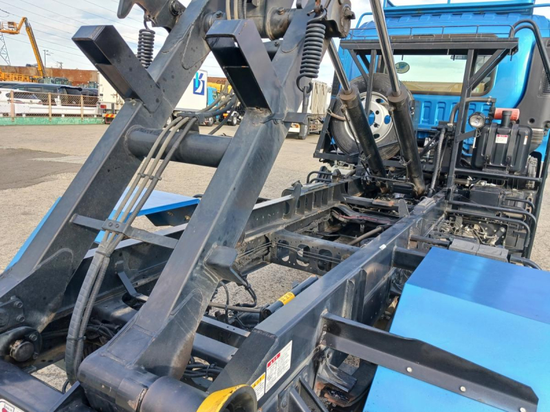 距離少ない、やる気になる新品純正メッキフェンダー|中古トラックの販売・買取・査定のアイナビ