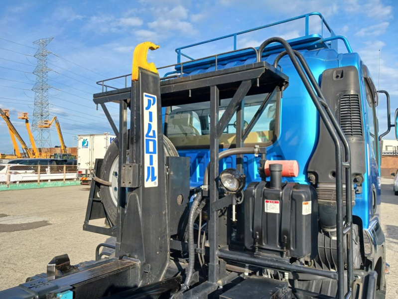 距離少ない、やる気になる新品純正メッキフェンダー|中古トラックの販売・買取・査定のアイナビ