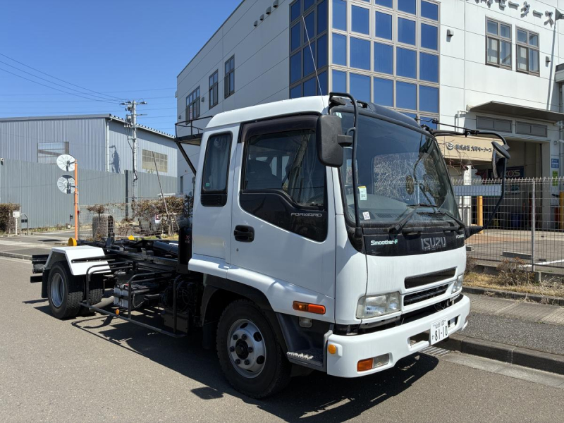 やはり余裕の6気筒!距離少ない、車検付き、寝台付|中古トラックの販売・買取・査定のアイナビ