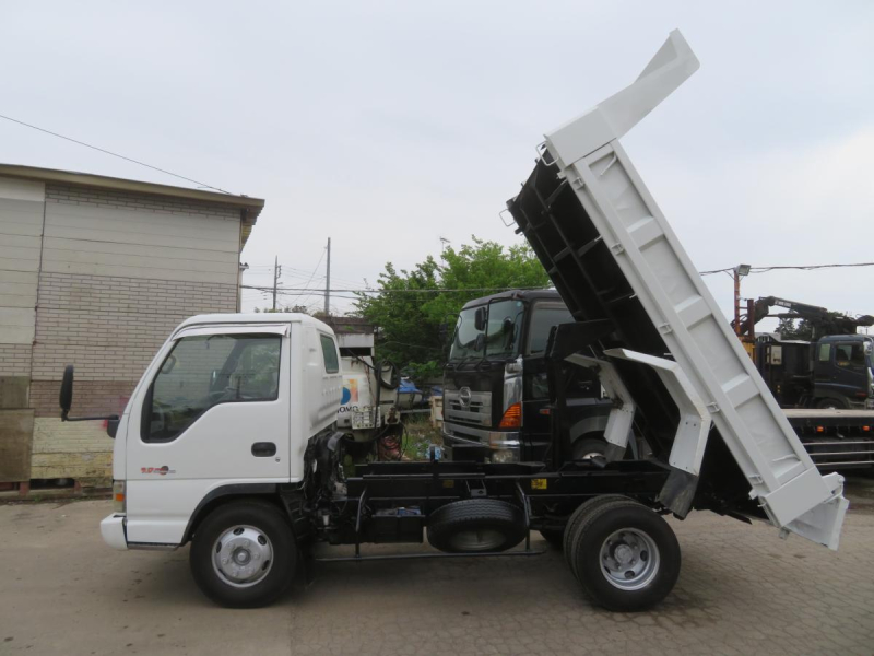 低走行7万キロ 車検付　平成15年エルフ 新明和ダンプ積載3500|中古トラックの販売・買取・査定のアイナビ