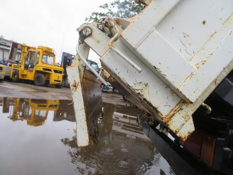 H25年 エルフ 低走行3万キロ台 三転ダンプ小型登録　4ナンバー|中古トラックの販売・買取・査定のアイナビ