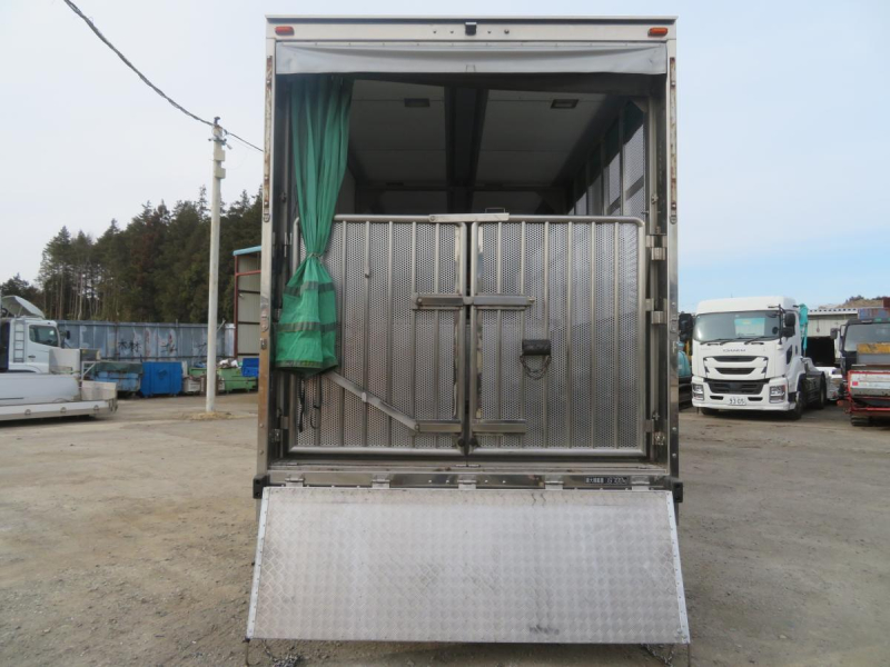 低走行34万キロH28年クオンウィングタイプ家畜運搬車4軸低床|中古トラックの販売・買取・査定のアイナビ
