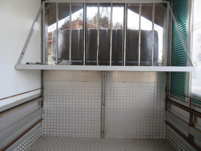 低走行34万キロH28年クオンウィングタイプ家畜運搬車4軸低床|中古トラックの販売・買取・査定のアイナビ