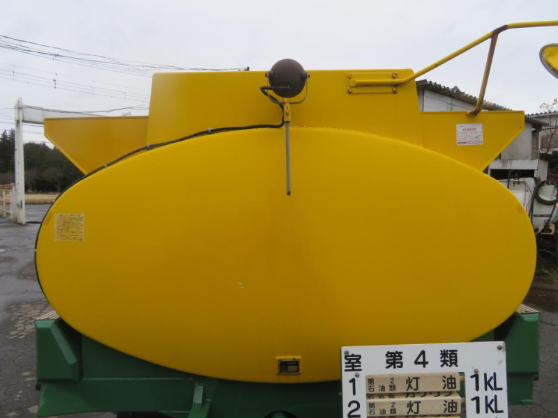 H.23年 三菱ふそう キャンター 新明和3室3000Lタンク書類完備|中古トラックの販売・買取・査定のアイナビ