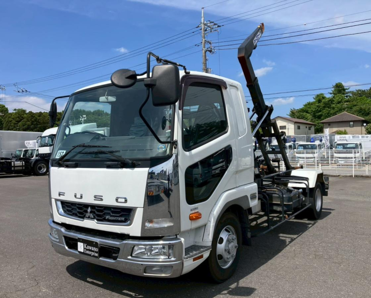 ☆R1 標準/4t ベッド付き ツインホイスト|中古トラックの販売・買取・査定のアイナビ