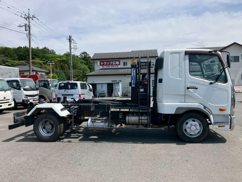 ☆R1 標準/4t ベッド付き ツインホイスト|中古トラックの販売・買取・査定のアイナビ